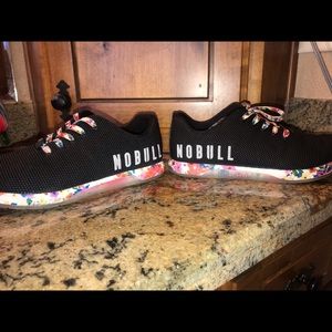 Nobull Black Daisy W 8.5